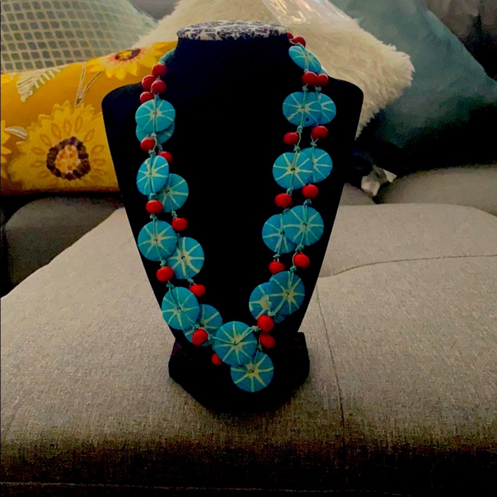 Women’s fashion necklace